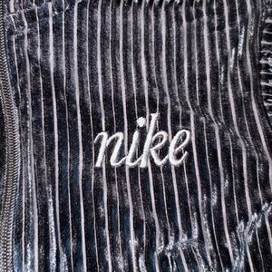 Nike Girls Ribbed Zip-Up Jacket in Black - Size 4